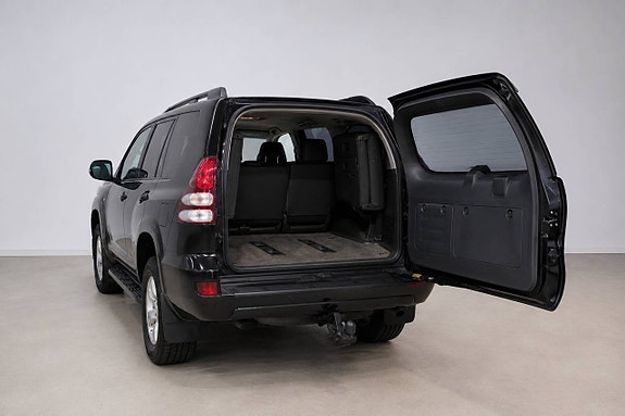 Toyota Land Cruiser 7 of 30