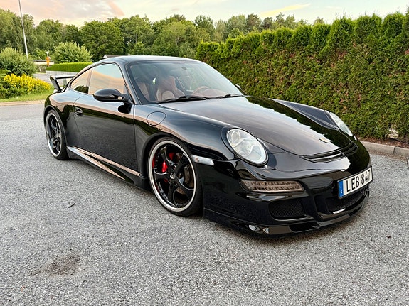 Porsche 911 Carrera S 2 of 5