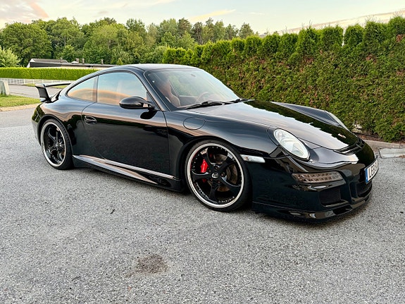 Porsche 911 Carrera S 3 of 5