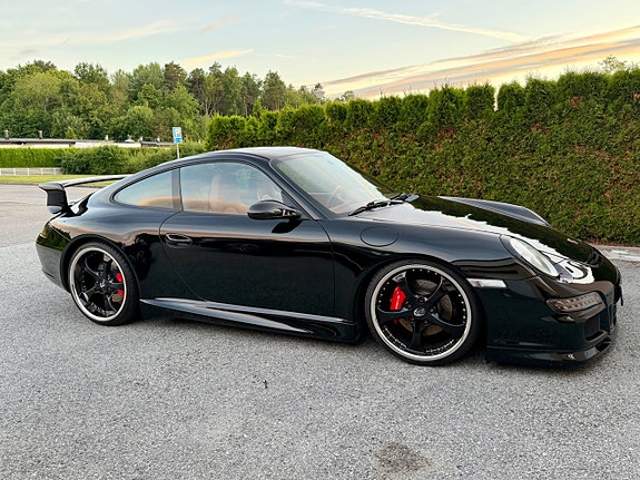 Porsche 911 Carrera S 4 of 5