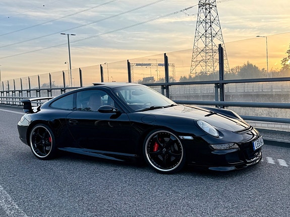 Porsche 911 Carrera S 7 of 18