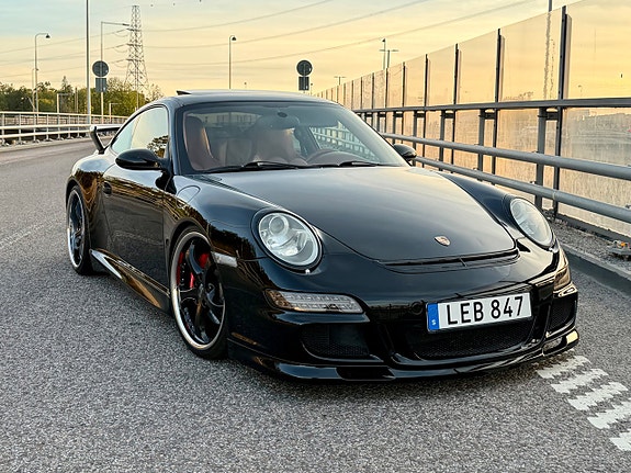 Porsche 911 Carrera S 4 of 18