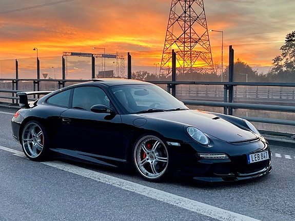 Porsche 911 Carrera S 3 of 5