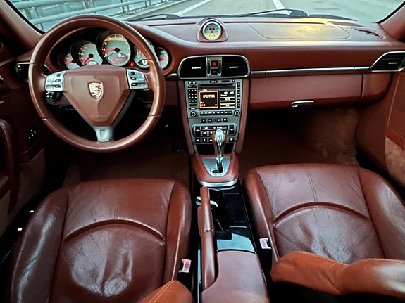 Porsche 911 Carrera S 9 of 13