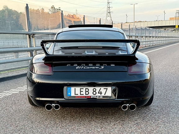 Porsche 911 Carrera S 10 of 18