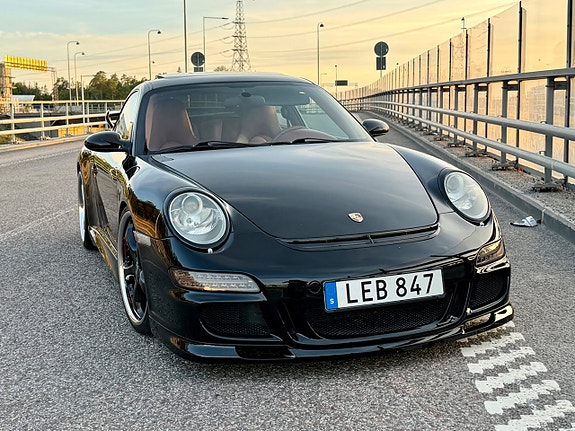 Porsche 911 Carrera S 3 of 18