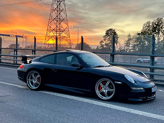 Porsche 911 Carrera S 4 of 5