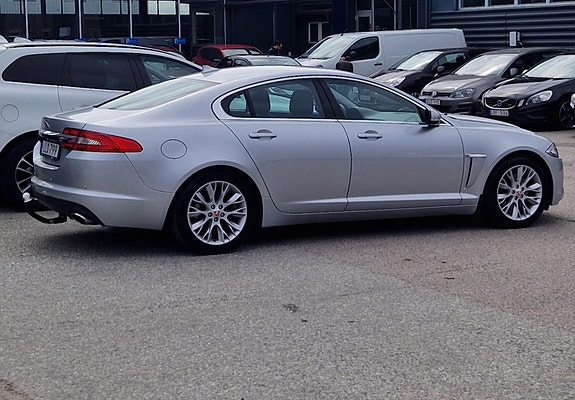 Jaguar XF 2 of 11