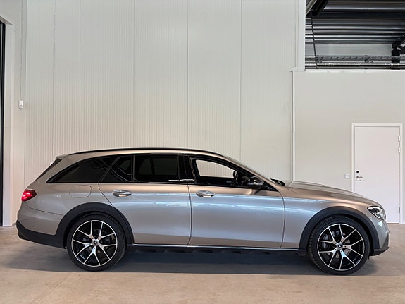 Mercedes-Benz E220 d 2 of 5