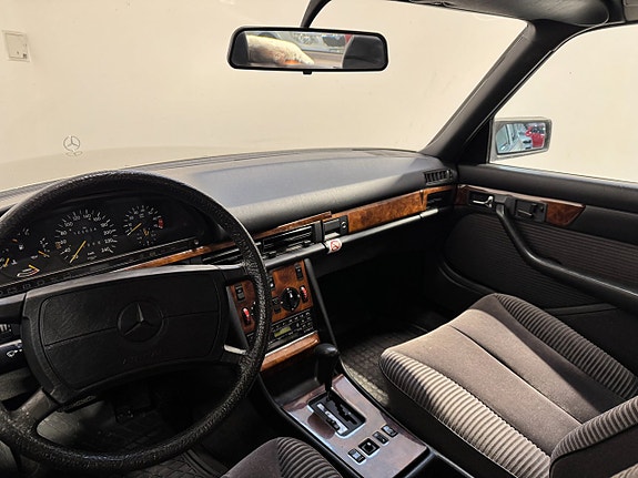 Mercedes-Benz 300 SE 14 of 18