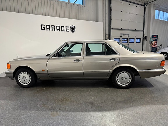Mercedes-Benz 300 SE 4 of 18