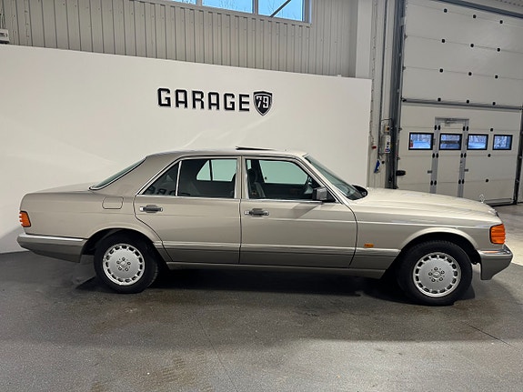 Mercedes-Benz 300 SE 3 of 18