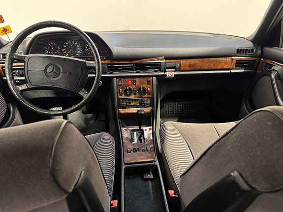 Mercedes-Benz 300 SE 12 of 18