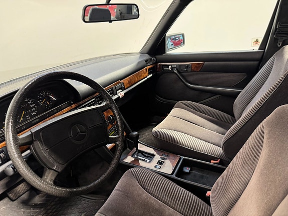 Mercedes-Benz 300 SE 11 of 18