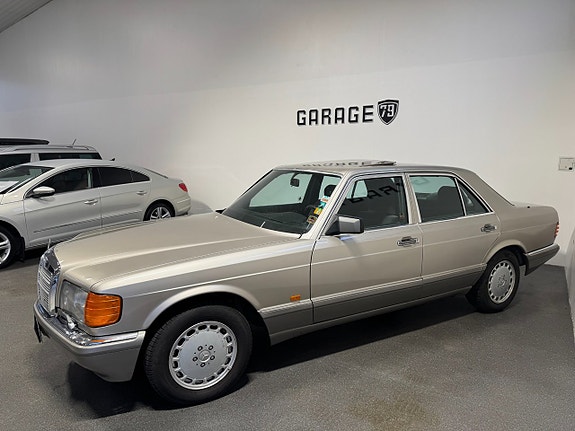 Mercedes-Benz 300 SE 9 of 18
