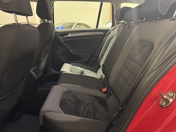 Volkswagen Golf Alltrack 12 of 30