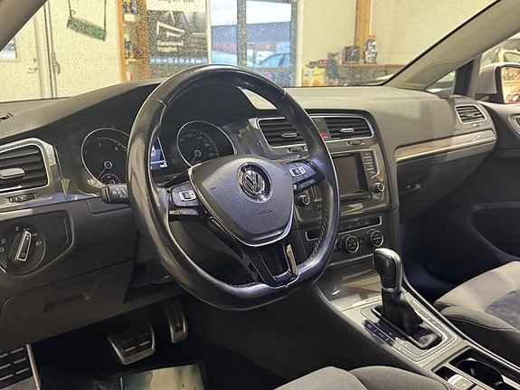 Volkswagen Golf Alltrack 10 of 30