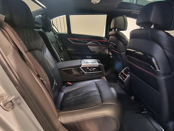 BMW 740d 9 of 18