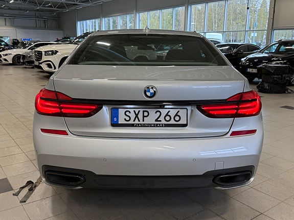 BMW 740d 4 of 5