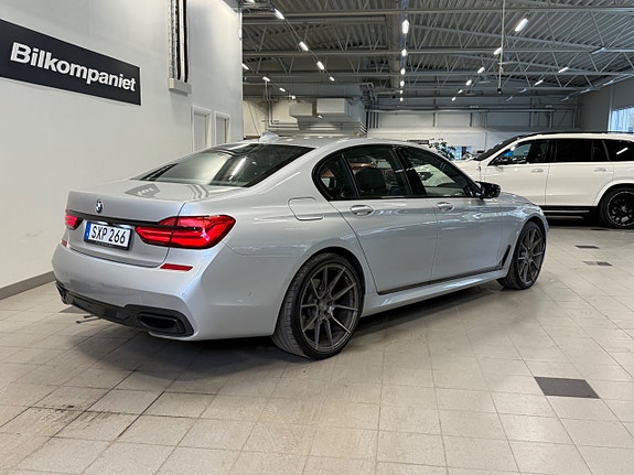 BMW 740d 3 of 5