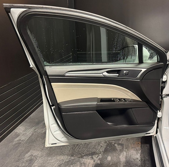 Ford Mondeo 13 of 24
