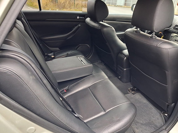 Toyota Avensis 10 of 15