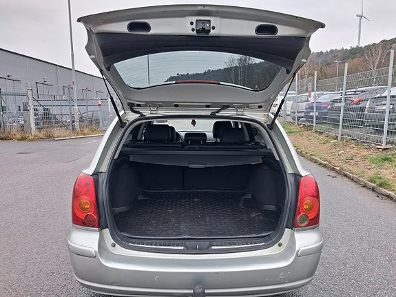 Toyota Avensis 9 of 15