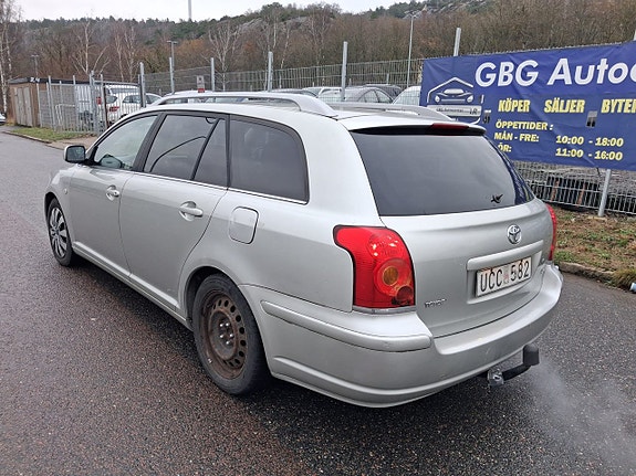 Toyota Avensis 4 of 5