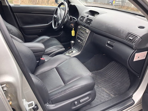 Toyota Avensis 14 of 15