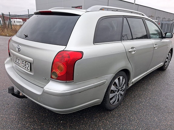 Toyota Avensis 3 of 5