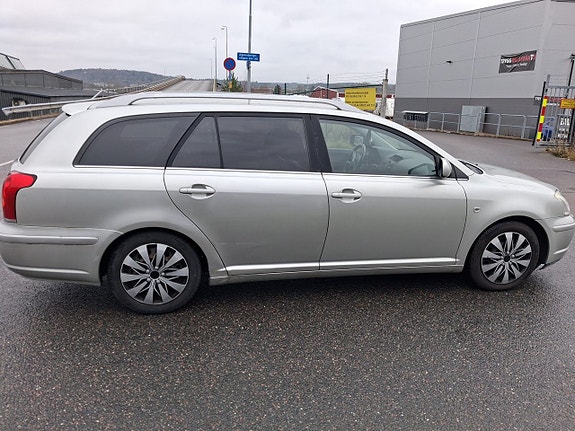 Toyota Avensis 7 of 15