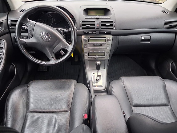 Toyota Avensis 13 of 15