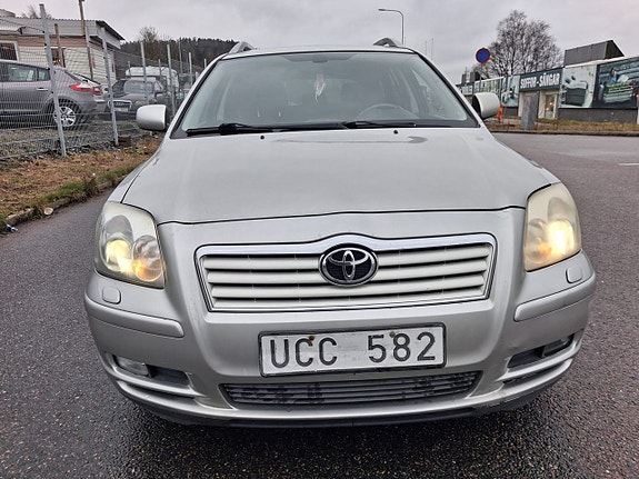 Toyota Avensis 6 of 15