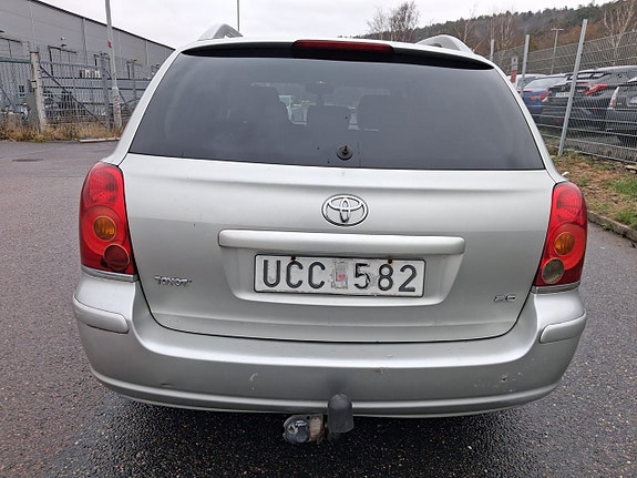 Toyota Avensis 5 of 5