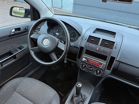 Volkswagen Polo 13 of 19