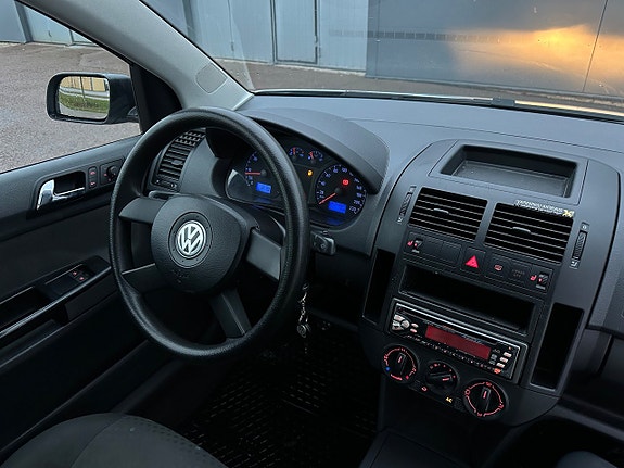 Volkswagen Polo 14 of 19