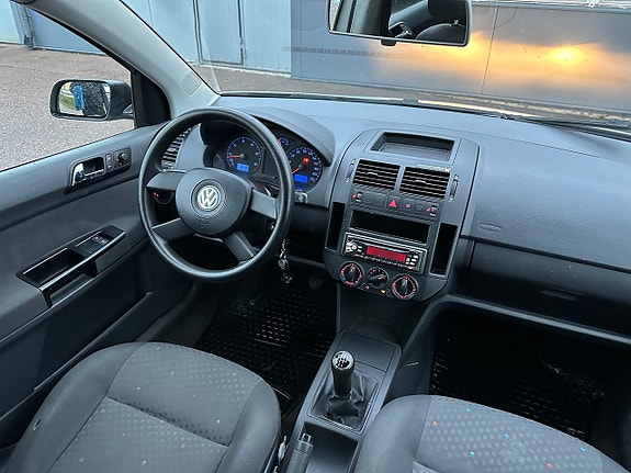 Volkswagen Polo 11 of 19