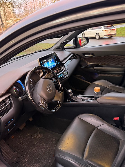 Toyota C-HR 5 of 5