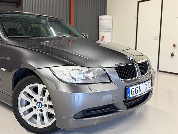 BMW 320 9 of 17
