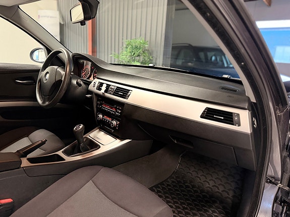 BMW 320 14 of 17