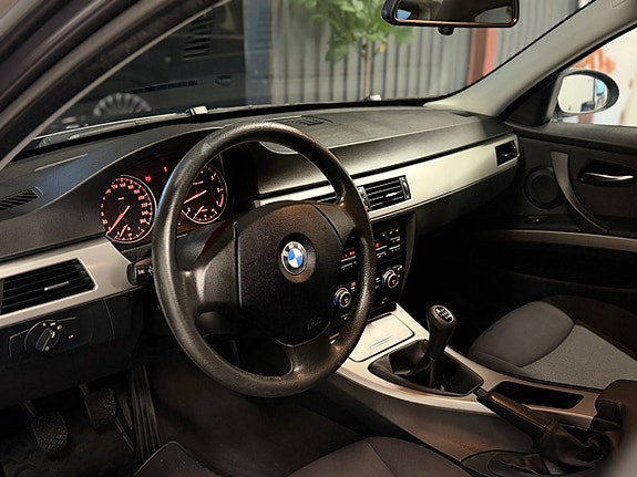 BMW 320 12 of 17