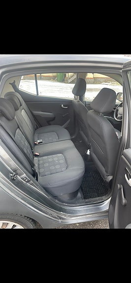 Hyundai i10 3 of 5