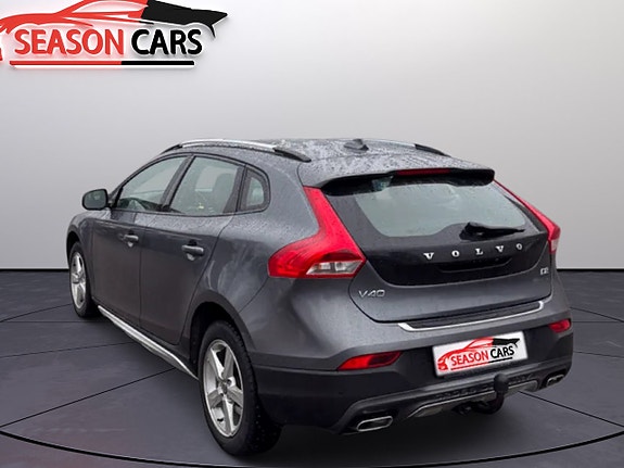 Volvo V40 Cross Country 3 of 5