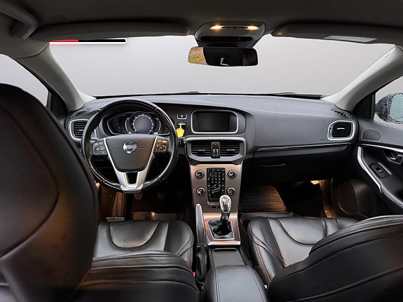 Volvo V40 Cross Country 7 of 14