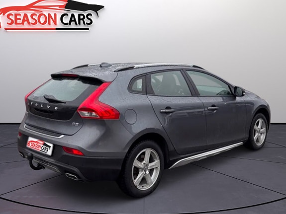 Volvo V40 Cross Country 2 of 5