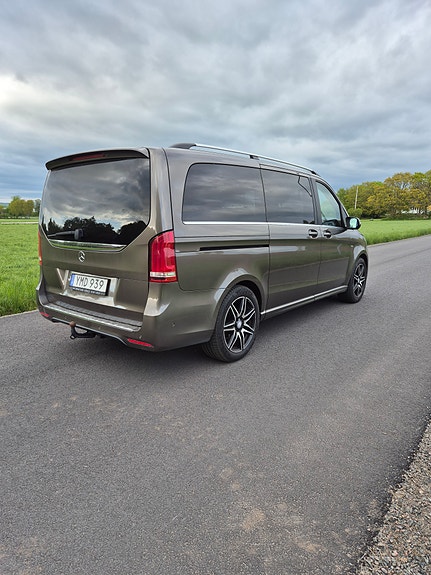 Mercedes-Benz V250 3 of 5