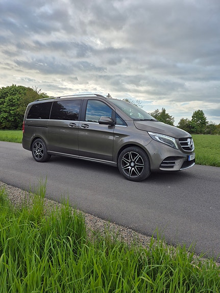 Mercedes-Benz V250 2 of 5