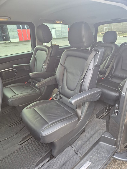 Mercedes-Benz V250 5 of 5