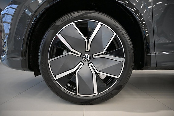 Volkswagen Tiguan 10 of 28