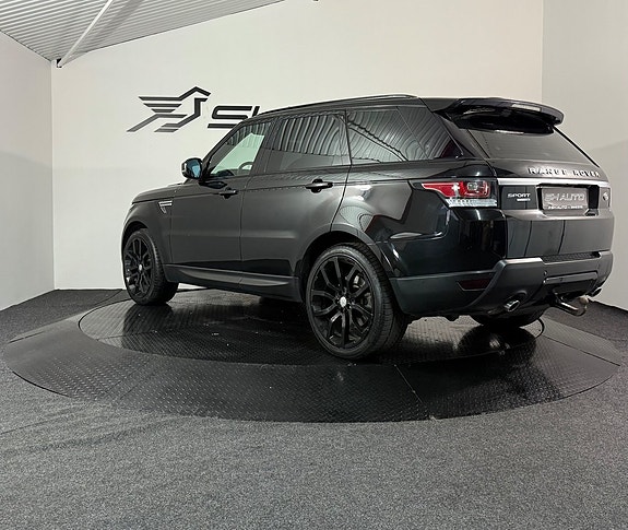 Land Rover Range Rover Sport 8 of 21